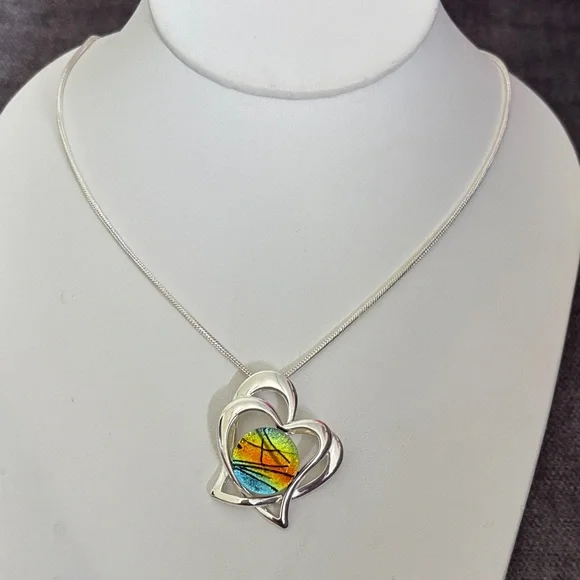 Silver tone Heart Pendant Necklace with Multicolor Design NWOT - Picture 1 of 2